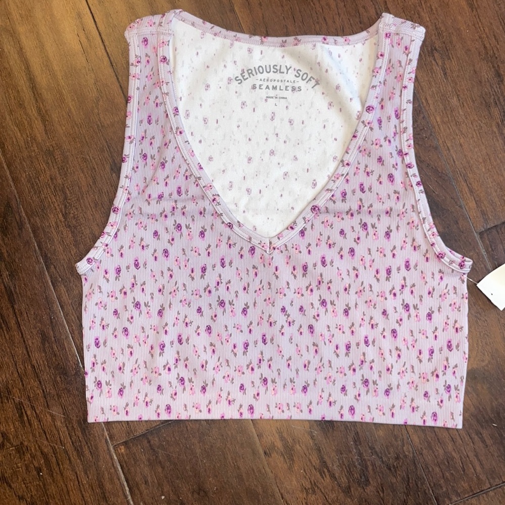 Seriously soft seamless V-neck women crop tee